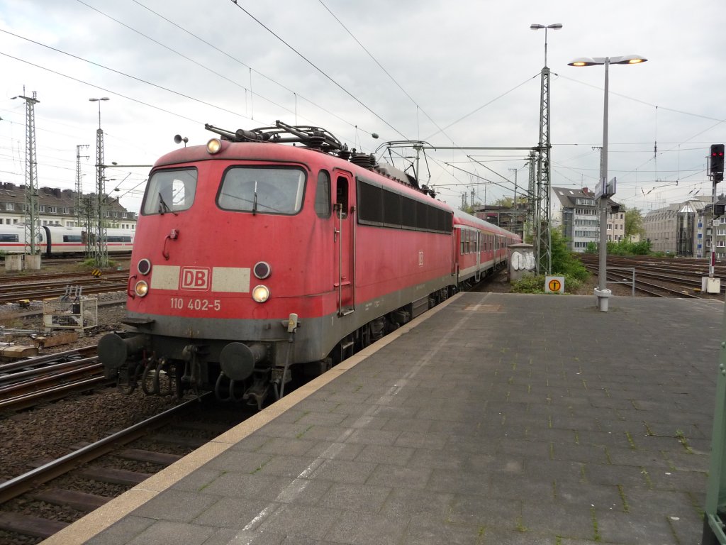 110 402 erreicht am 03.05.2012 den Dsseldorfer Hauptbahnhof.