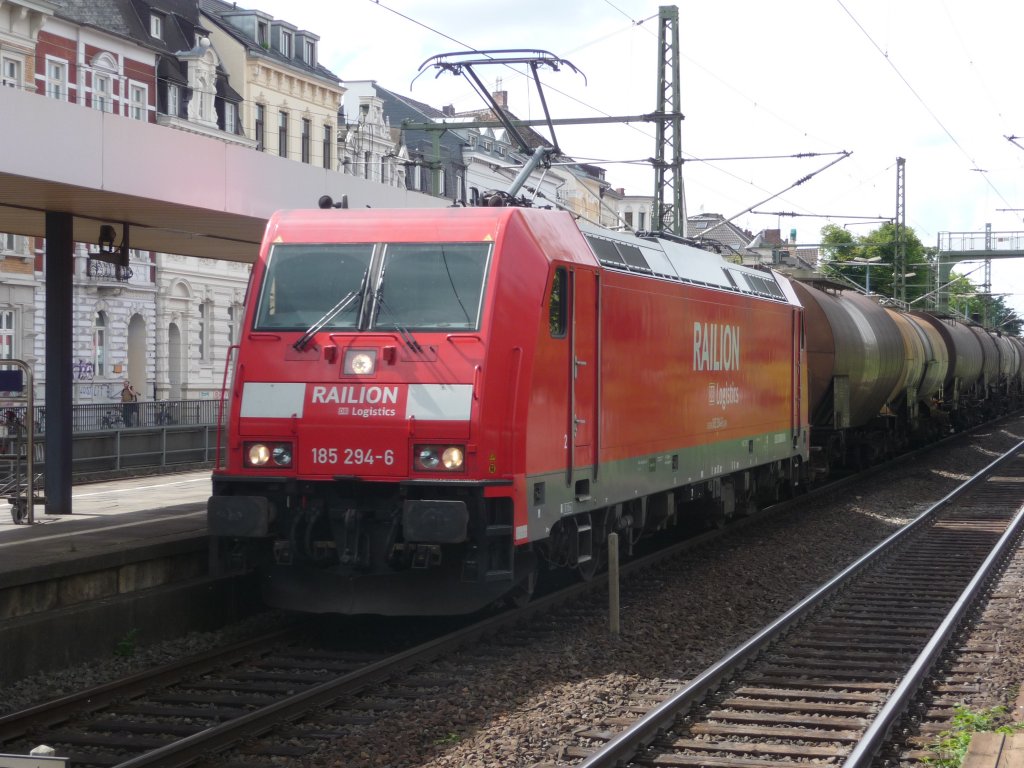 185 294 durchfhrt am 19.08.2010 den Bahnhof Bonn Hauptbahnhof in sdlicher Richtung.