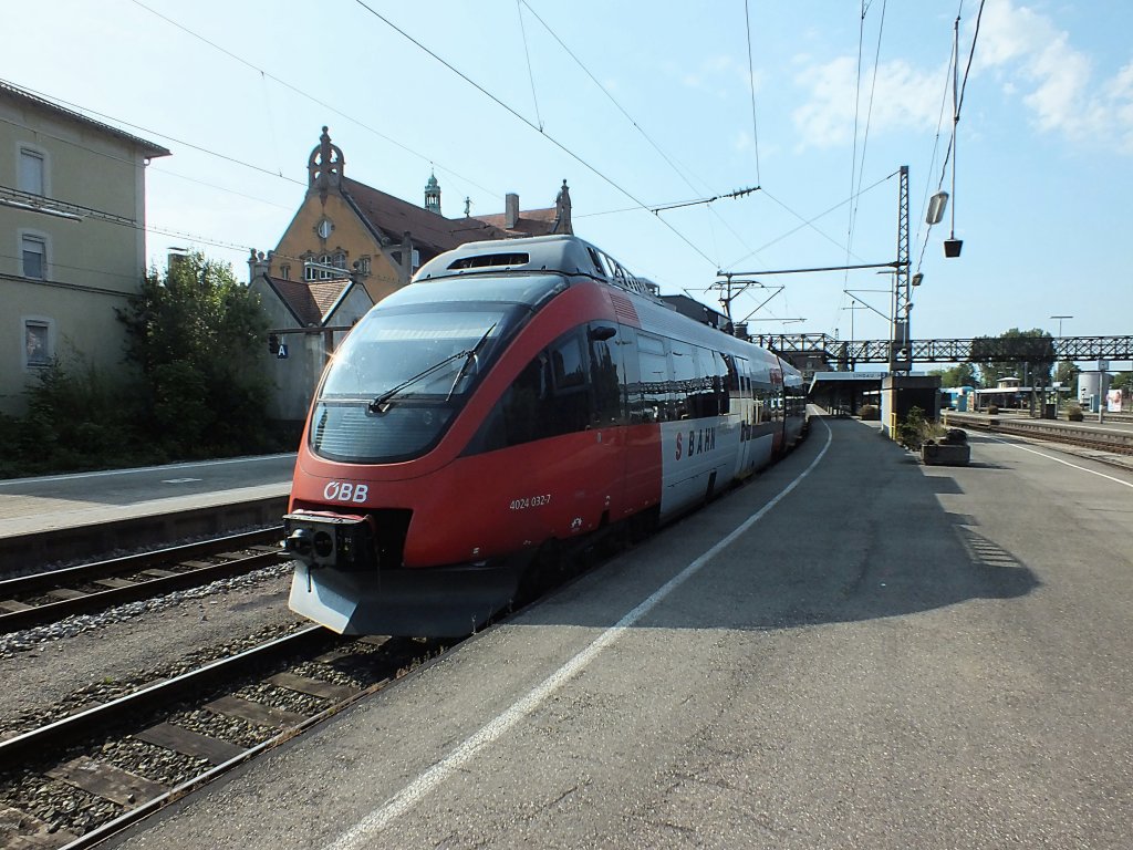 4024 032 verlsst am Morgen des 23.7.13 Lindau HBF als S1 in Richtung Feldkirch.