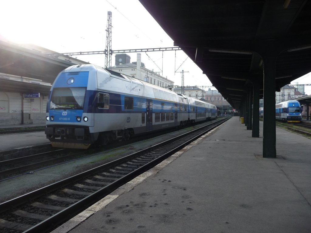 471 063 verlsst Praha Masarykovo nadraz als S1 nach Cesk Brod.