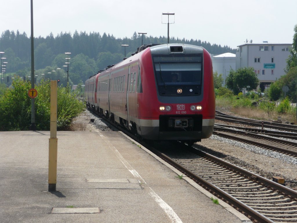 612 090 und 612 003 am Zugende fahren am 01.08.2011 mit Ziel Augsburg in Kempten ein.