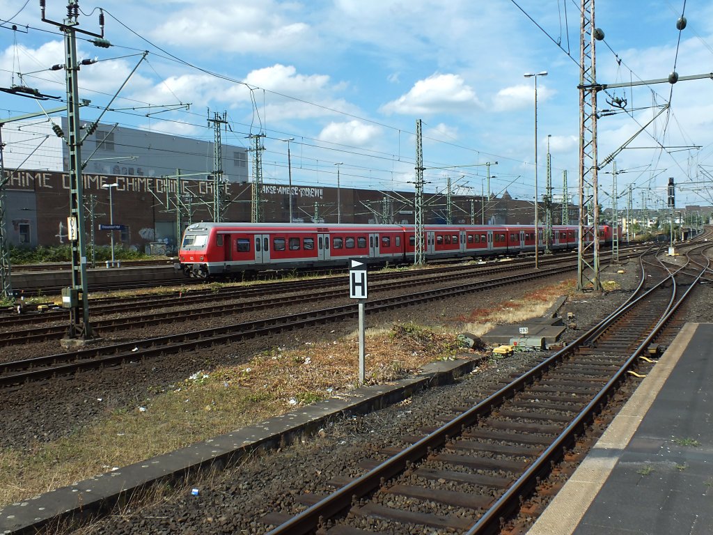 Am Nachmittag des 3.8.13 fuhr diese S-Bahn in Dsseldorf Hauptbahnhof ein.
S6 -> Kln-Nippes