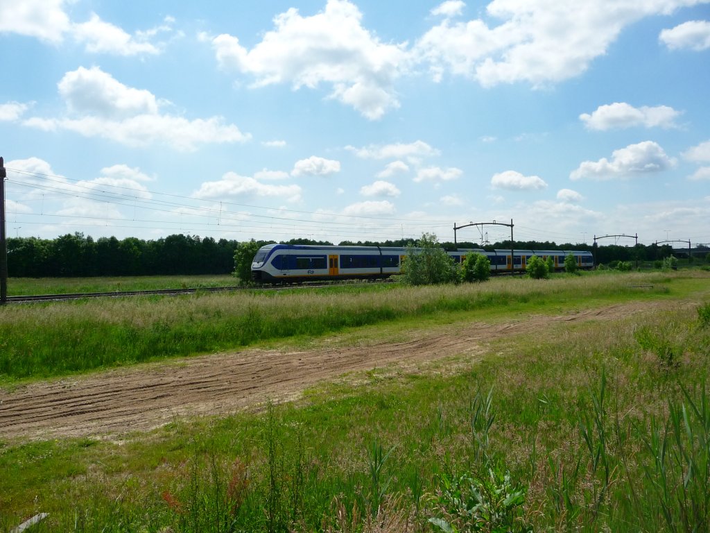 Ein sechsteiliger Sprinter Light Trein am 02.06.2012 bei Dordrecht-Zuid.