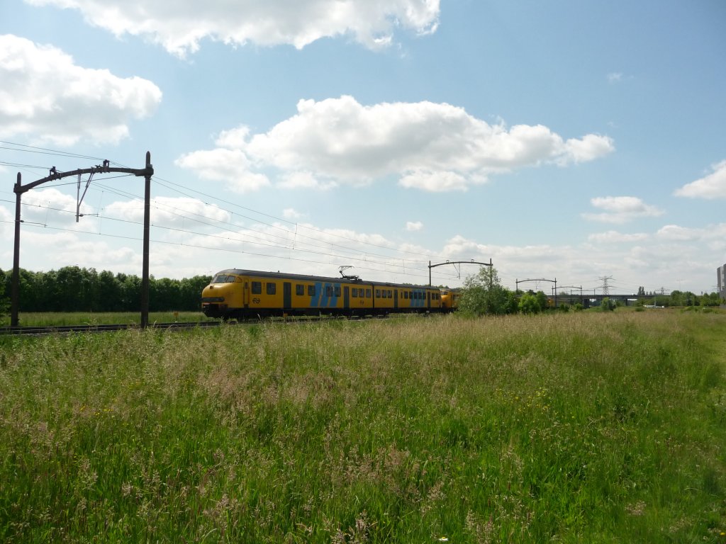 Insgesamt vier (!) Mat '64-Triebwagen am 02.06.2012 bei Dordrecht-Zuid.