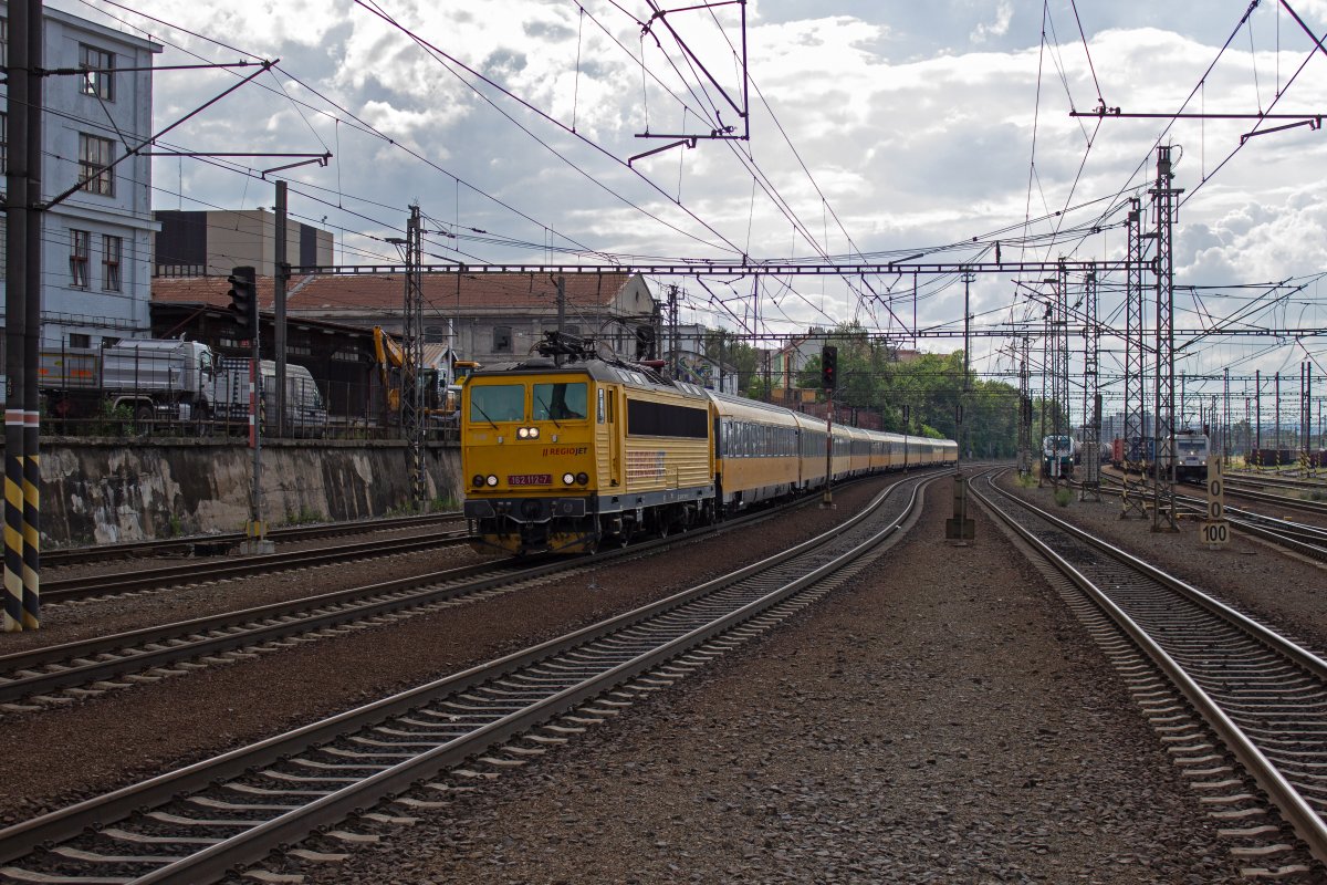162 112 mit RegioJet 1015 nach Nvs an der slowakischen Grenze in Praha-Libeň.