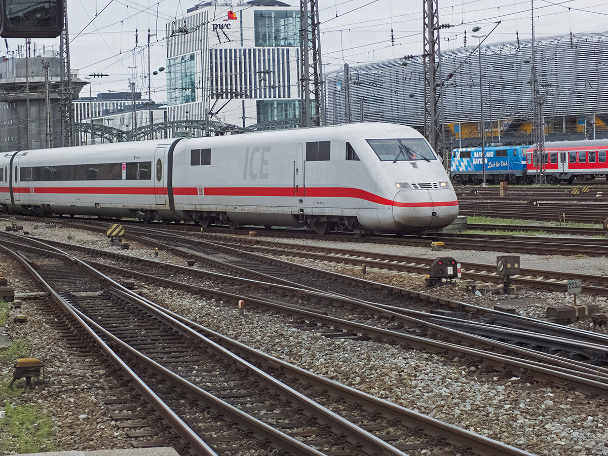 402 016 und 018 werden am 07.08.14 zur Fahrt nach Hamburg und Bremen bereitgestellt.