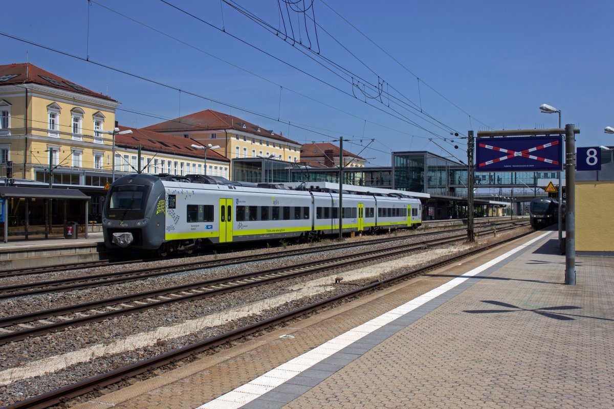 440 402 verlsst am 26.06. den Regensburger Hauptbahnhof.