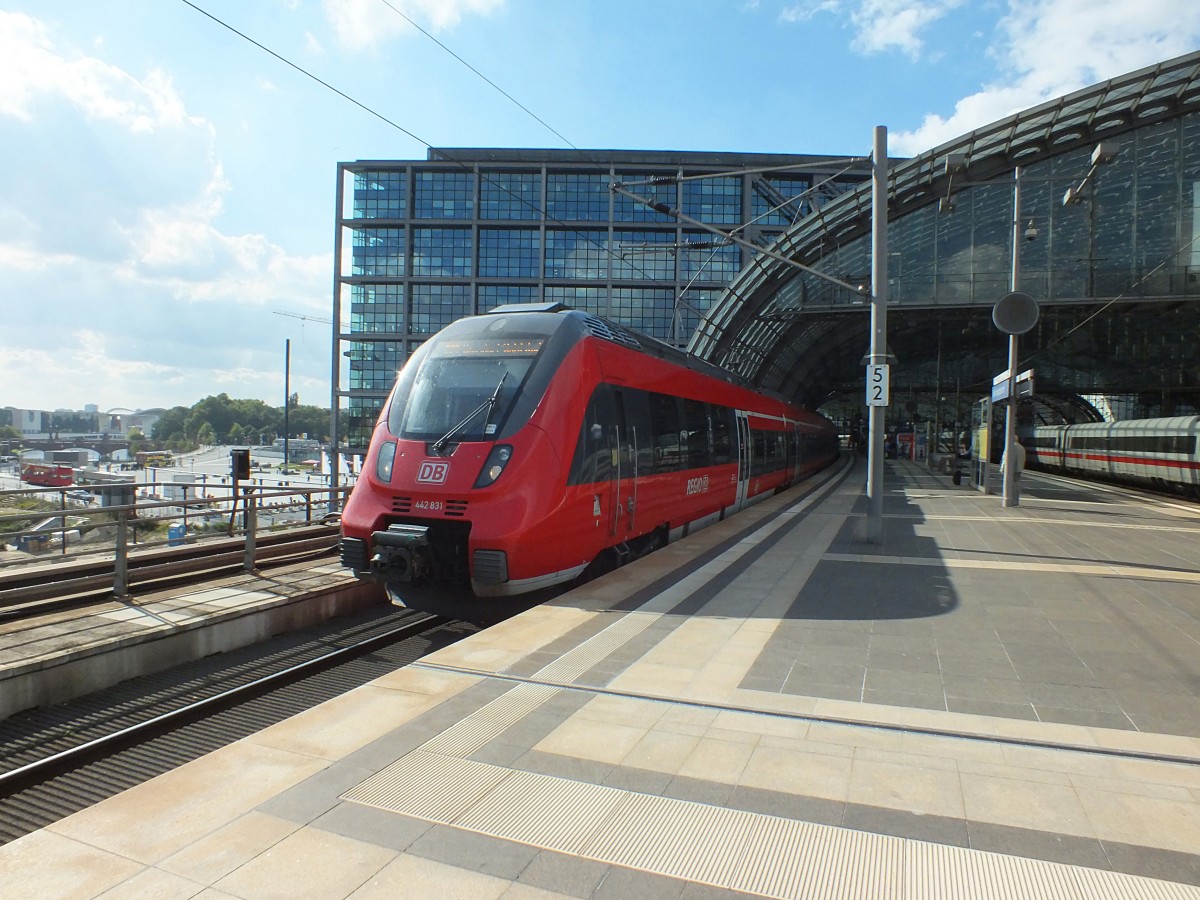 442 331 verlsst am 2.10.13 den Berliner Hauptbahnhof.
RE7 -> Wnsdorf-Waldstadt