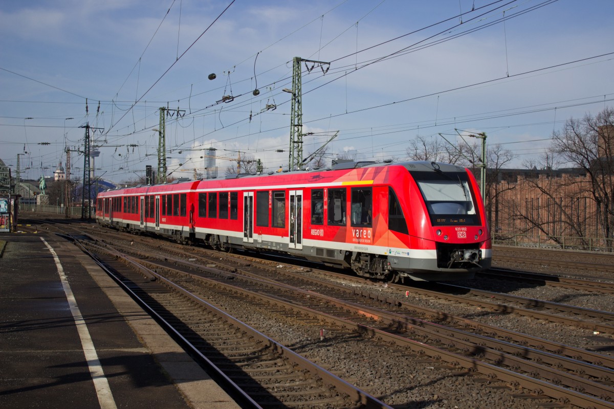 620 002 verlässt am 25.02.15 Köln-Deutz.