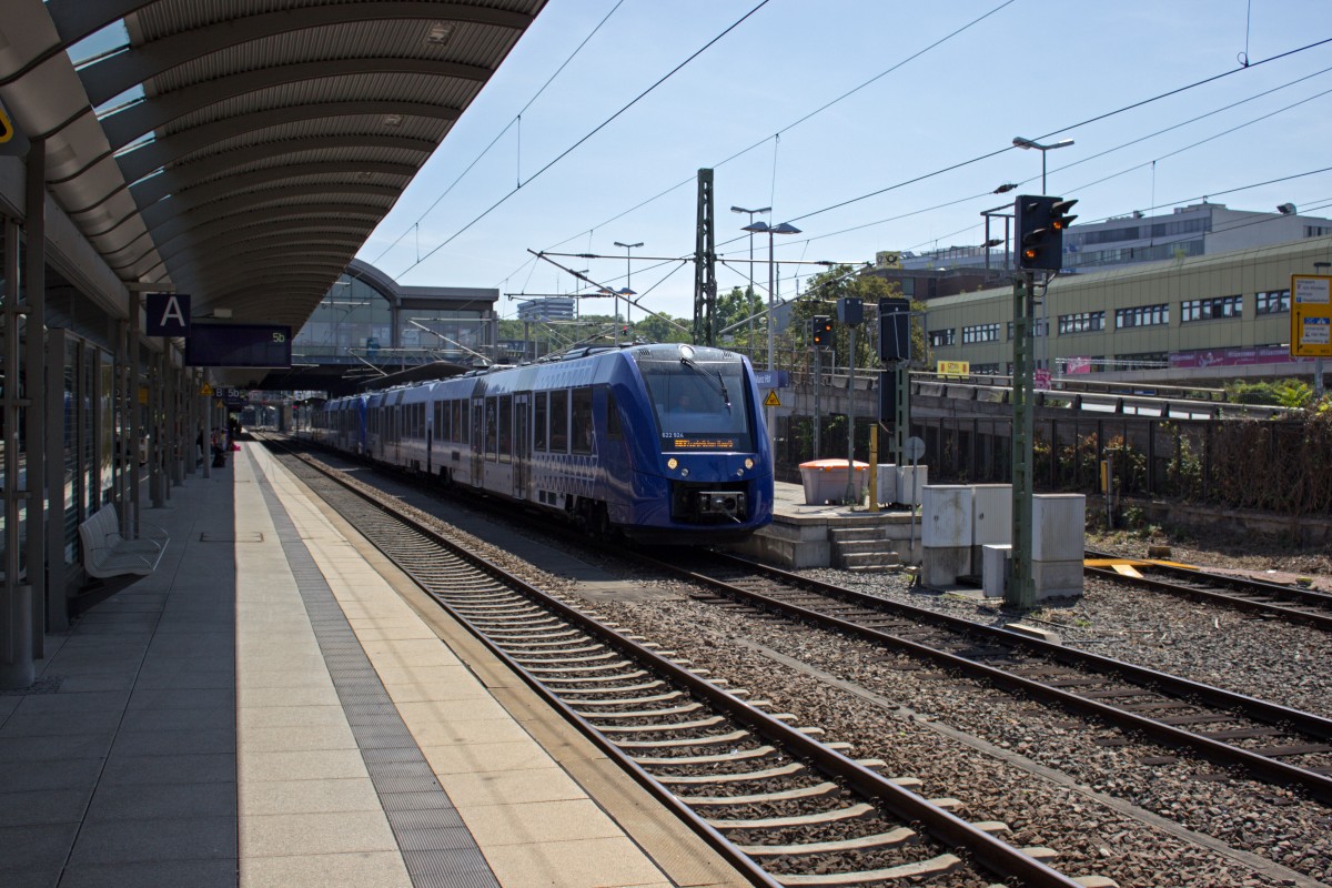 Als RE 3 nach Saarbrücken verlassen am 06.08.15 622 424 und 431 von vlexx den Mainzer Hauptbahnhof.