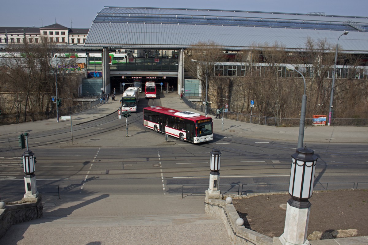 Citrao Facelift 182 verlässt am 25.03. als Linie 60 die Haltestelle Erfurt Hauptbahnhof in Richtung Urbicher Kreuz.