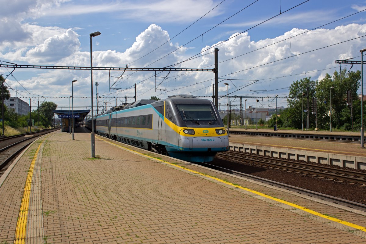 Der Pendolino Koičan ist eine der zwei tglichen Pendolino-Verbindungen, die zwischen Prag und Koice im Osten der Slowakei bestehen. Bis zu seinem Ziel braucht 680 006 noch etwa siebeneinhalb Stunden.