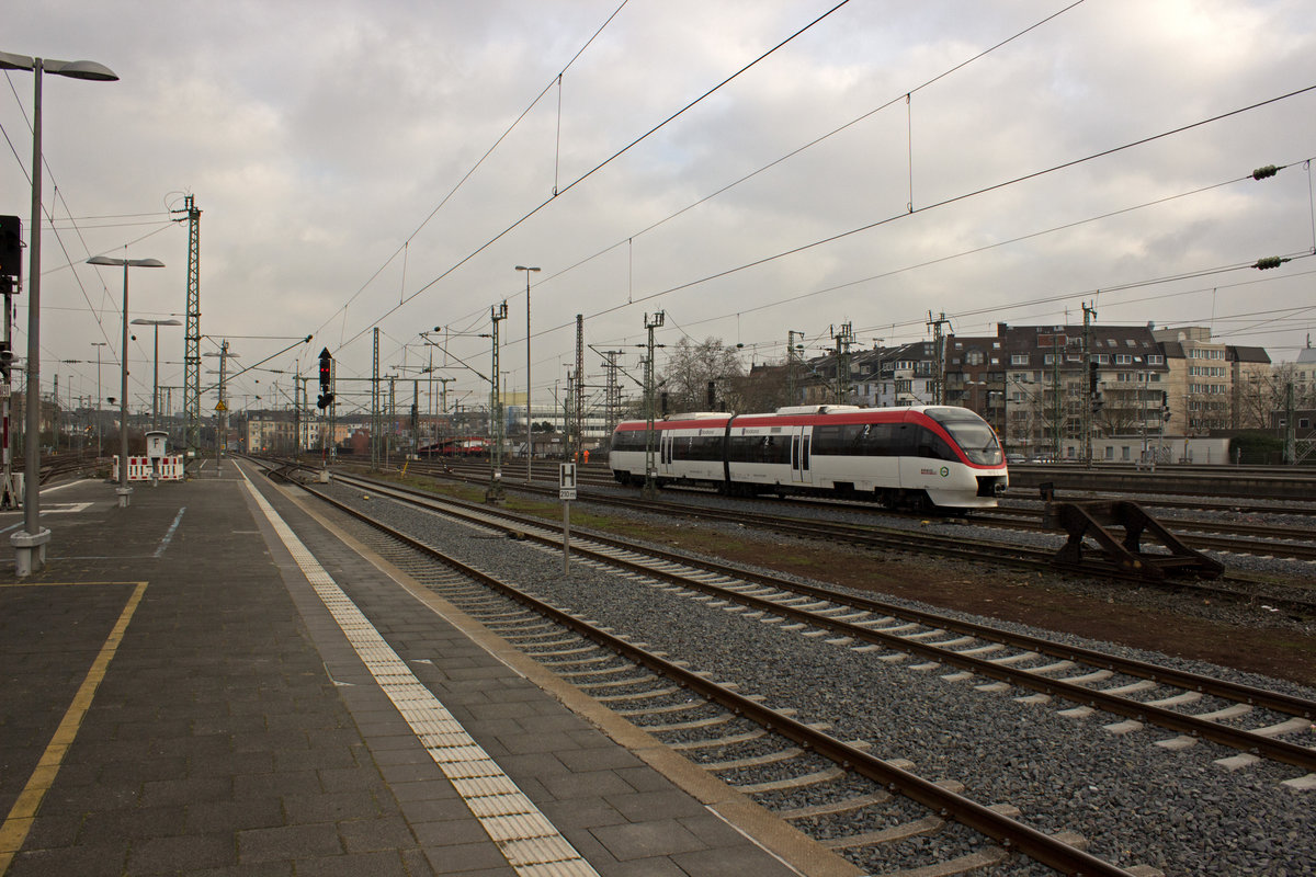 Der Regiobahn-VT 1012 wird auf dem Weg nach Kaarst gleich in Düsseldorf halten.