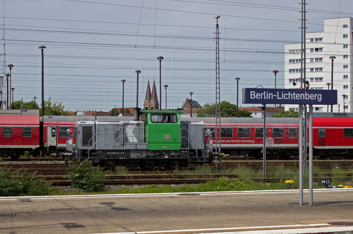 Die Rangierarbeiten im Regio-BW Lichtenberg bernehmen schon seit lngerer Zeit Lokomotiven der Vossloh-Bauart G6. Am 21.06.17 war 0650 301 auf dem Werksgelnde unterwegs.