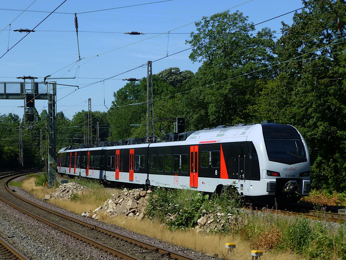 Dieser Abellio ET 25 2208 war am 23.7.19 wohl auf Überführung von Hagen nach Düsseldorf unterwegs und kam so auch durchs Wuppertal.
