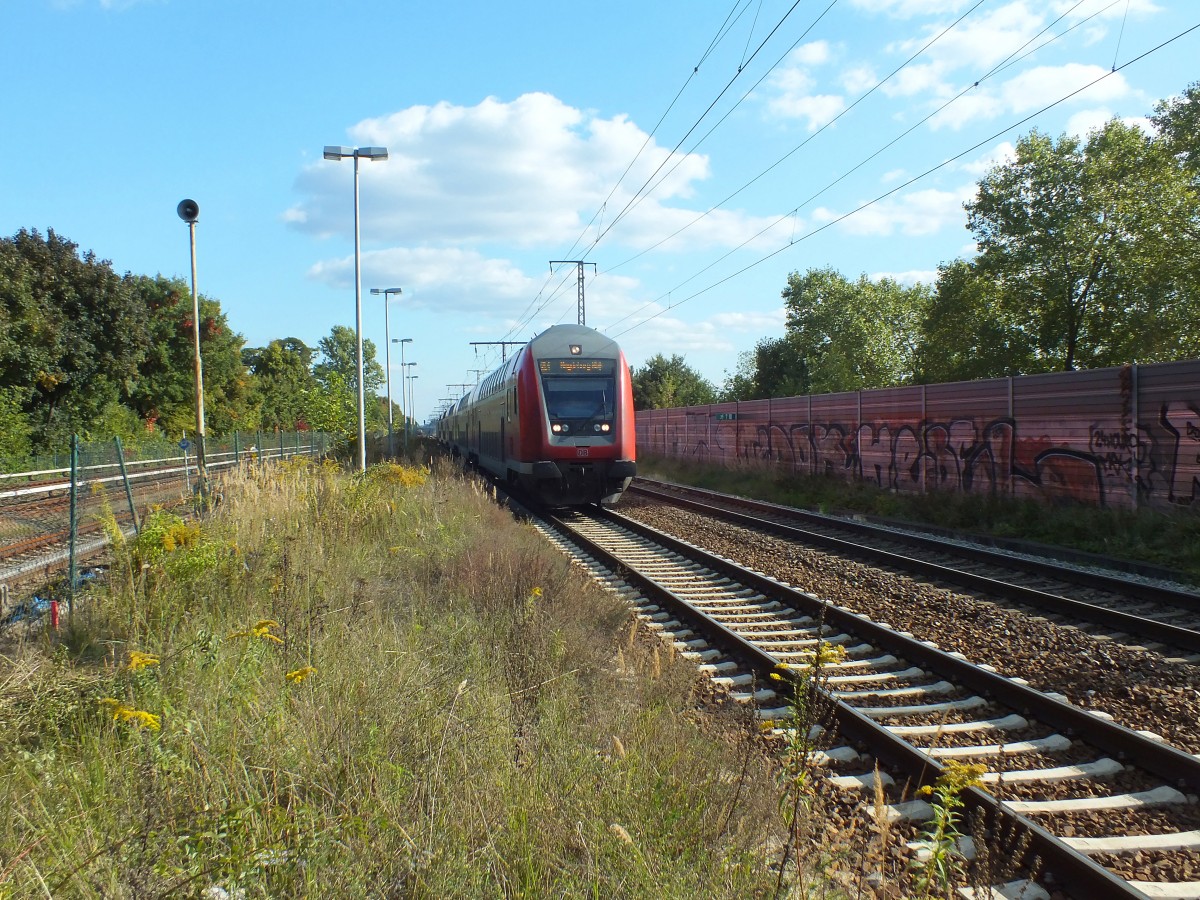 DOSTO-Steuerwagen in Berlin-Karlshorst, 2.10.13.
RE 1 -> Magdeburg Hauptbahnhof