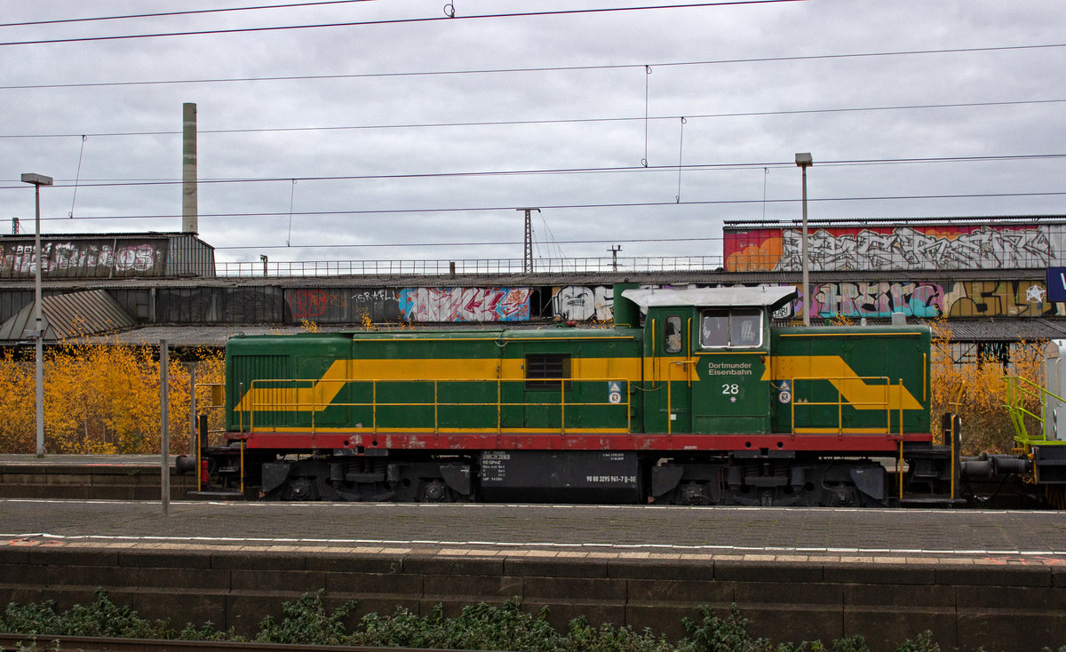 Lok 28 der DE (98 80 3295 961-7 D-DE) in Wanne-Eickel.