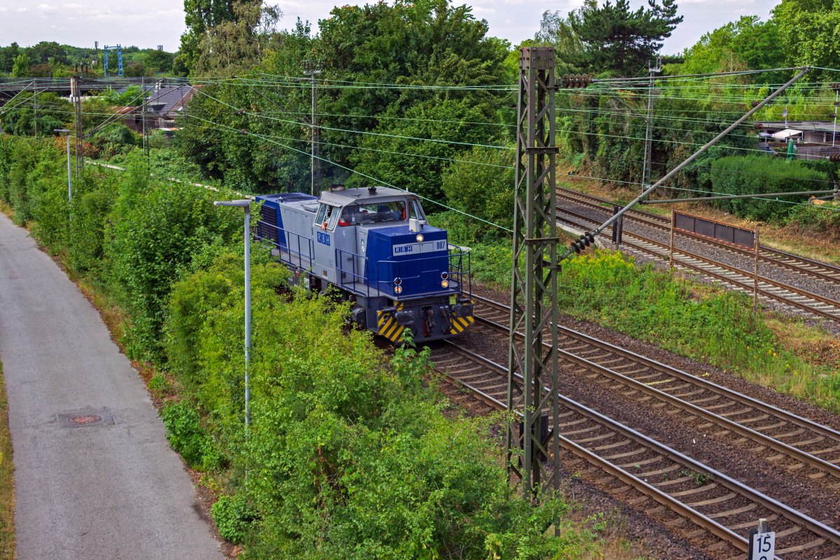 Lok 807 der RBH fhrt am 02.08.22 in den Gterbahnhof Oberhausen-Osterfeld ein.