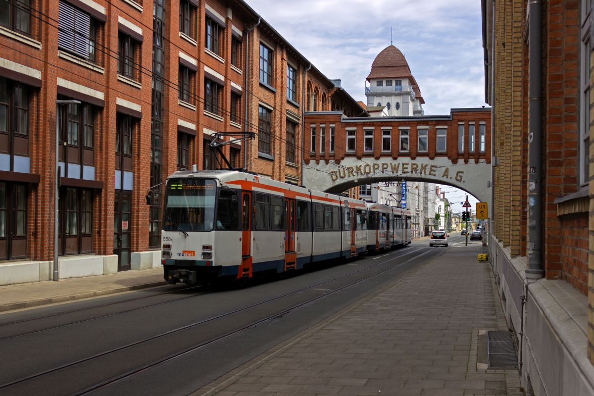 Mit der Auslieferung der zweiten Vamos-Serie sind die ltesten M-Wagen in Bielefeld mittlerweile abgestellt. Im Sommer 2022 waren Wagen 558 und ein weiterer M8C noch auf der Linie 3 unterwegs.