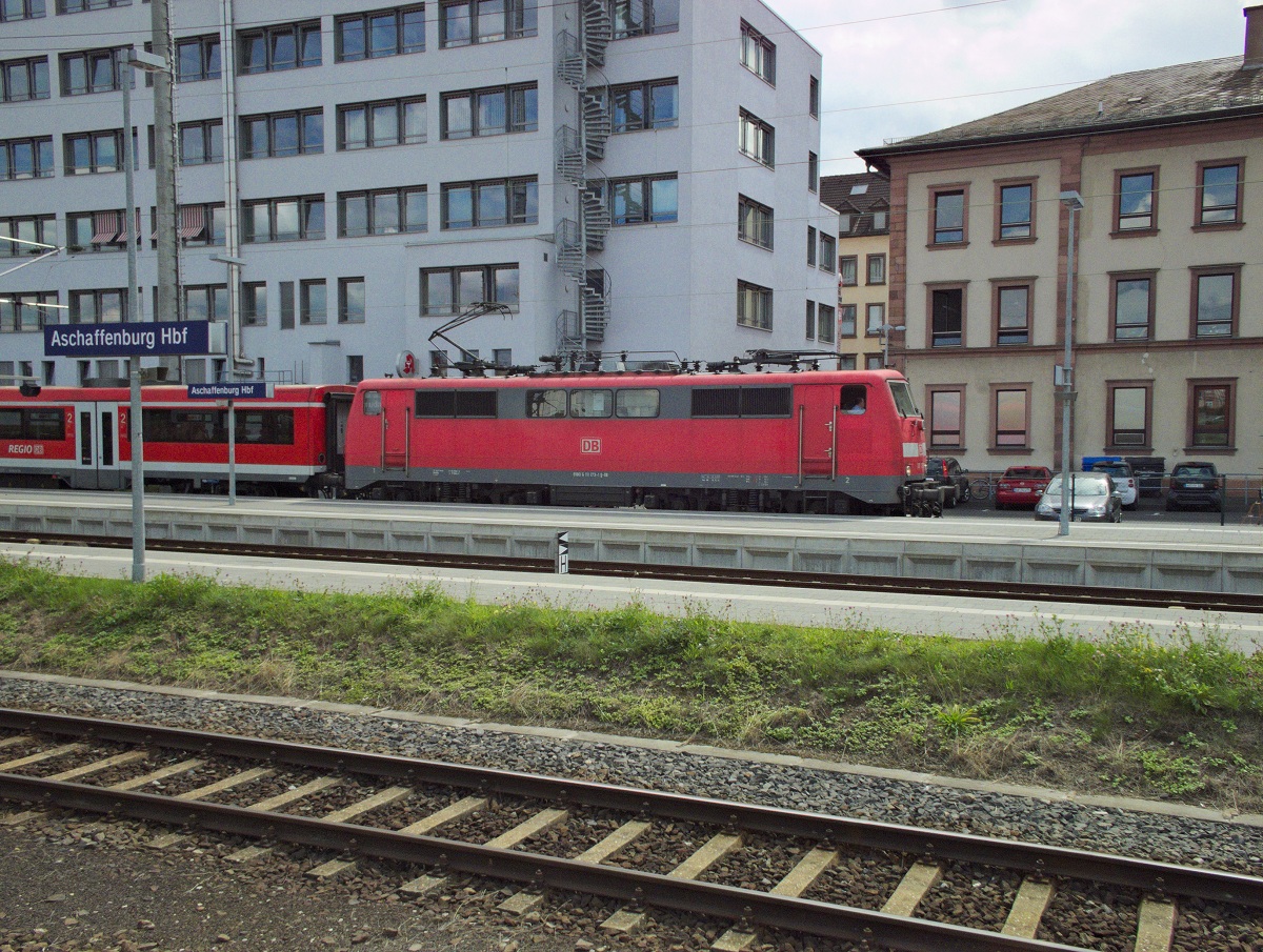 Mit einer RegionalBahn aus Gemünden (Main) ist 111 173 am 20.08.14 in Aschaffenburg angekommen.