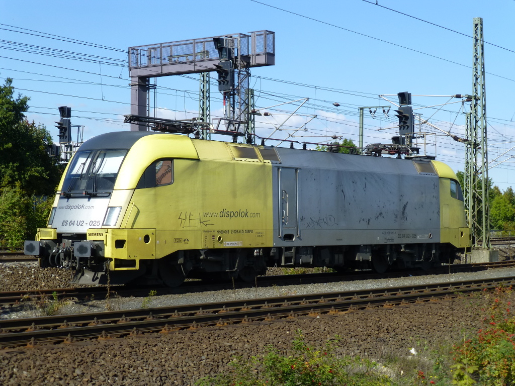 MRCE-Taurus in den ehemaligen Dispolokfarben (91 80 6182 525-6 D-DISPO) ist in Erfurt bei der DB beheimatet und steht am 30.9.2015 abgestellt in Göttingen.