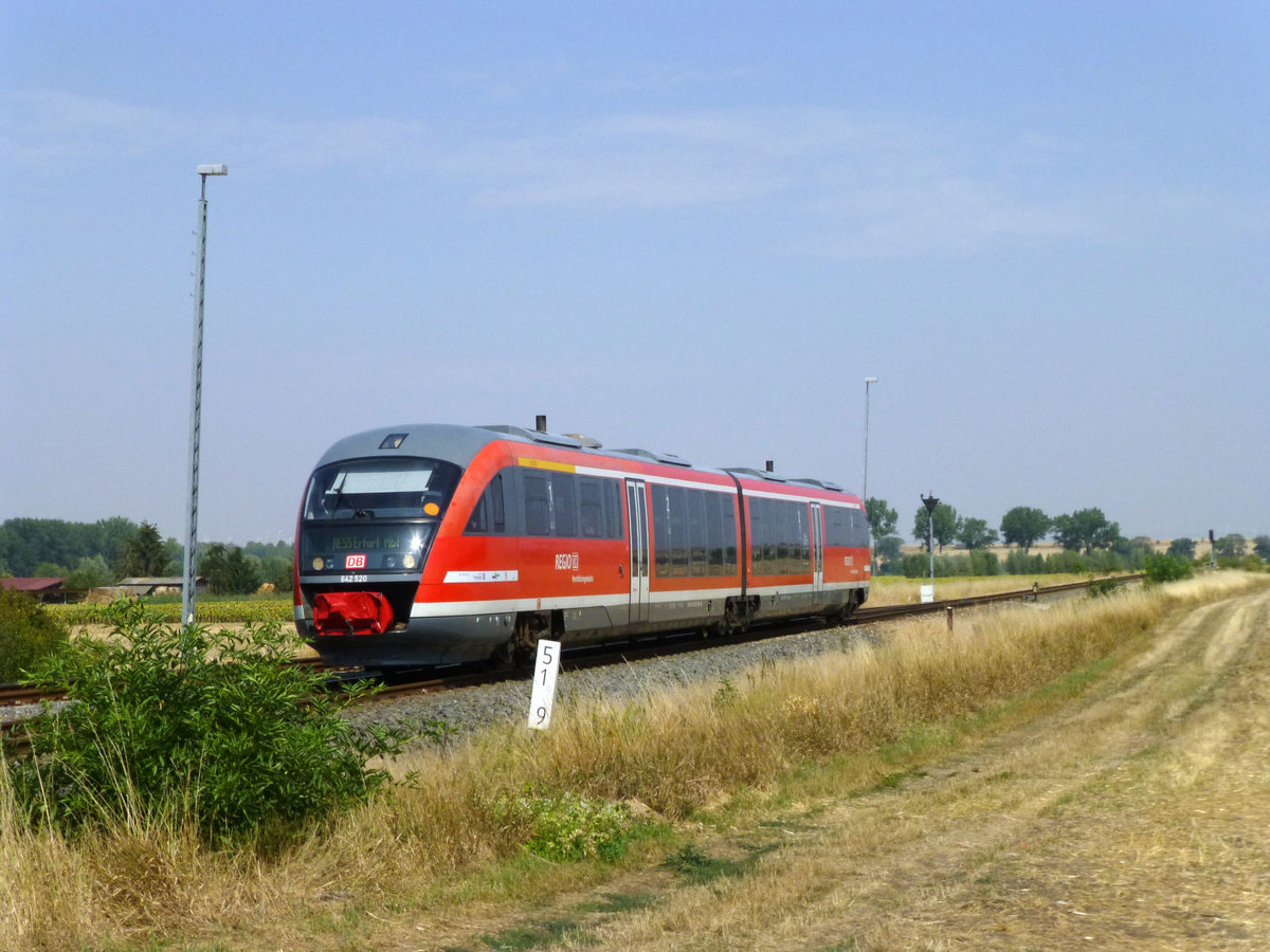 RE 55 in der Mittagshitze des 9.8.18 im Thüringer Becken, genauer dem nördlichen Ende des Bahnhofs Ringleben-Gebesee.