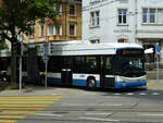 swisstrolley/690717/linie-33e-mit-bus-170-in Linie 33E mit Bus 170 in der Bergstrasse, im Vordergrund die Straßenbahngleise zum Klusplatz. 14.6.19.