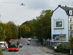 a-21-nl2x3/744739/d-bv-2124-auf-der-linie-636 D-BV 2124 auf der Linie 636 in Wuppertal-Oberbarmen, 19.10.2020.