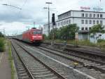 101 145 erreicht am 23.06.2012  mit IC 2372 (Karlsruhe - Hannover) den Bahnhof Weinheim (Bergstrae).