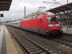 101 096 verlässt am 26.08.14 mit einem InterCity in Richtung Köln den Mainzer Hauptbahnhof.