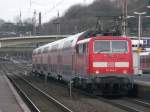 111 014 legt am 24.02.2010 mit ihrem Regionalexpress einen Zwischenhalt in Wuppertal-Oberbarmen ein.