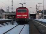 Aus der Puffertellerperspektive zeigt sich 111 129 mit RE4 -> Dortmund Hauptbahnhof; 03.02.2010