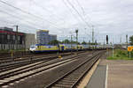 BR 146/584036/ein-metronom-zug-mit-146-531-am Ein metronom-Zug mit 146 531 am Zugschluss verlässt auf dem Weg nach Uelzen den Hannoveraner Hbf.