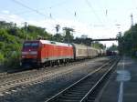 152 153 mit einem gemischten Güterzug bei der Durchfahrt in Eichenberg, 3.9.15