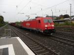 br-1852-traxx-f140-ac2/266063/185-231-durchfaehrt-am-17102012-den 185 231 durchfhrt am 17.10.2012 den Bahnhof Dsseldorf-Rath in Richtung Sden.