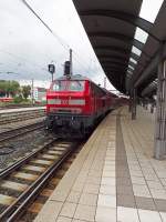 218 427 fährt am 31.07.14 am Zugschluss eines IRE aus Lindau in Ulm ein. Der Zug wird nach einem Lokwechsel nach Stuttgart weiterfahren.