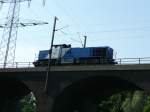 275 107 (92 80 1275 107-1 D-DPR), eine MAK G1206 der duisport rail befhrt am 04.08.2009 den Hochfelder Viadukt in Duisburg.