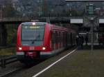 422 056 der DB Regio NRW legt am 21.11.2009 als S9 einen Halt in Wuppertal-Sonnborn ein. S9 -> Bottrop