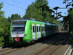 Grün in grün: VRR-farbiger 422 046 bei Wülfrath-Aprath, 23.7.2019.