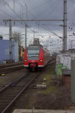 425 023 und 040 erreichen am 25.02.15 als RE8 nach Koblenz den Kölner Hauptbahnhof.