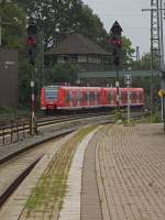 BR 426/366784/426-027-und-026-fahren-am 426 027 und 026 fahren am 10.09.14 als RE78 aus Nienburg in Minden ein.