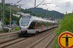 Auf der Fahrt nach Essen erreicht eine Doppeltraktion aus 426 107 und 427 103 am 09.07.21 den Bahnhof von Altenhundem.