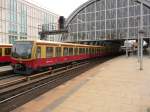 Ein Dreiviertelzug 481er fhrt in den Bahnhof Berlin-Alexanderplatz ein. 11.04.2012
S75 -> Wartenberg