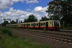 br-483484/860308/wegen-bauarbeiten-fuhr-die-linie-s46 Wegen Bauarbeiten fuhr die Linie S46 im August 2024 im Sden nur bis Grnau. An der Spitze eines Dreiviertelzuges ist 483 021 auf dem Weg zum nchsten und letzten Zwischenhalt Adlershof.