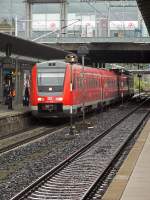 Im Regen von Mainz stehen 612 008 und 053 am 26.08.14 im dortigen Hauptbahnhof als RE nach Saarbrücken bereit.