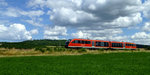 Pfefferminzbahn im Sommer 2016: Desiro 642 179 zur vor der Einfahrt in Eckartsberga vor der Kulisse der Eckartsburg.