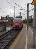 644 032 und 009 fahren am 26.08.14 als RB in Richtung Gerolstein in Köln ein.