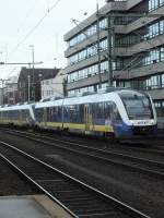 648 485 und ein weiterer, unerkannt gebliebener erixx-Lint fahren am 7.1.14 als erx nach Buchholz (Nordheide) in Hannover ein.