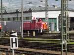 363 209 war am 04.08.14 damit beschäftigt, die Wagen eines am frühen Morgen eingetroffenen CNL in die Werkstatt am Badischen Bahnhof in Basel zu rangieren.