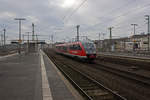 Nicht nach Düsseldorf gehört 642 062 der Westfrankenbahn, der hier am 28.12.16 auf dem Durchfahrgleis 8 zu sehen ist.